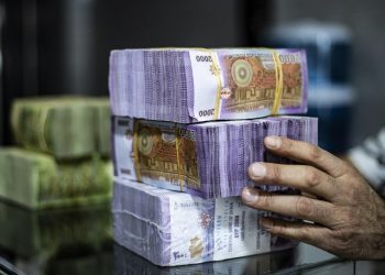 تجميد قرار منح القروض في المصارف السورية