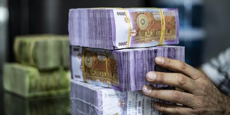 تجميد قرار منح القروض في المصارف السورية