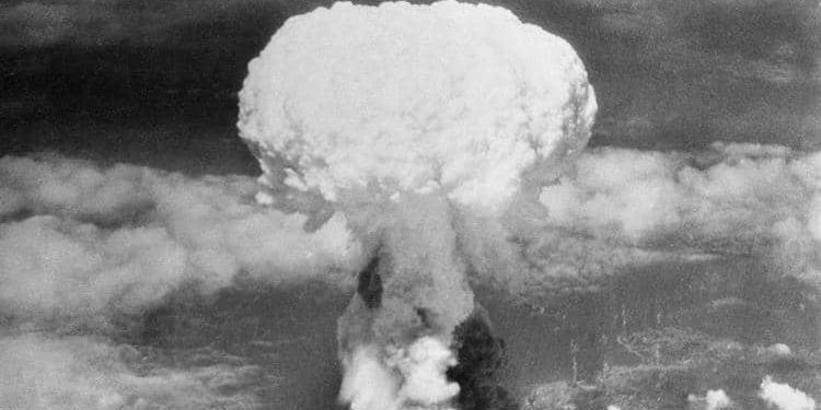 ضحايا الأمطار السوداء يدخلون قائمة الناجين من القنابل النووية في اليابان