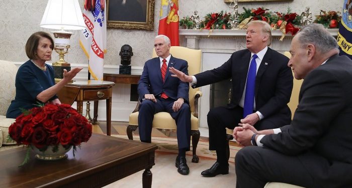 بيلوسي تصف ترامب بالفيروس والأخير يصفها بالمجنونة !