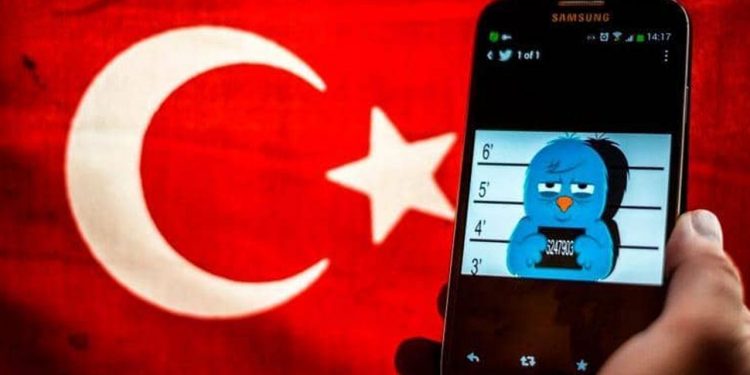 قانون تركي جديد يكبّل روّاد مواقع التواصل الإجتماعي