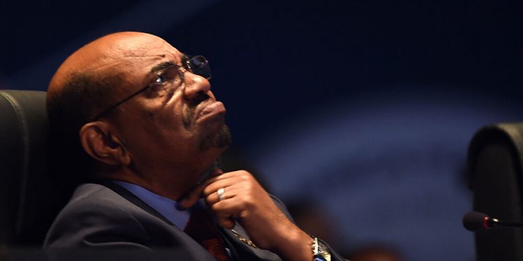 كشف مقبرة جماعية في السودان قد تضع نهاية للبشير