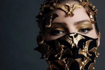 كمامات مرصّعة بالذهب كرمى للعرائس الجميلة