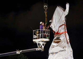 إزالة تماثيل كريستوفر كولومبوس من شيكاغو