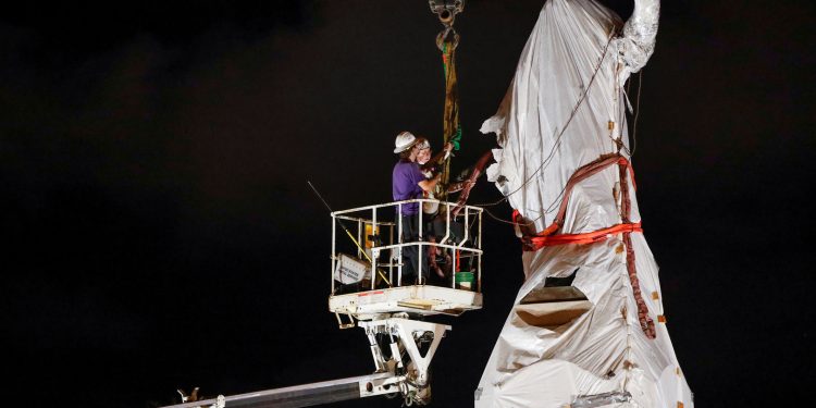 إزالة تماثيل كريستوفر كولومبوس من شيكاغو