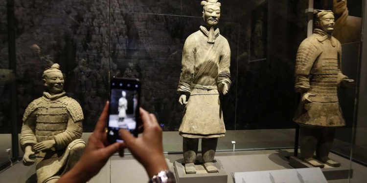 متحف “المحاربون” يفرض على زائريه وضع الكمامة