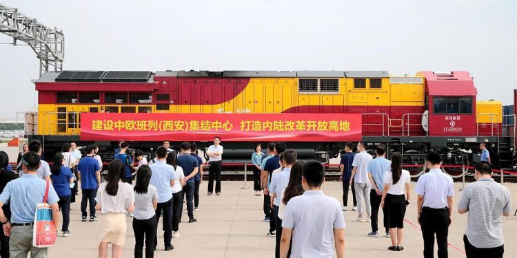 الصين تطلق قطاراً عملاقاً في مهمة إنقاذ عالمية لمساعدة أوروبا