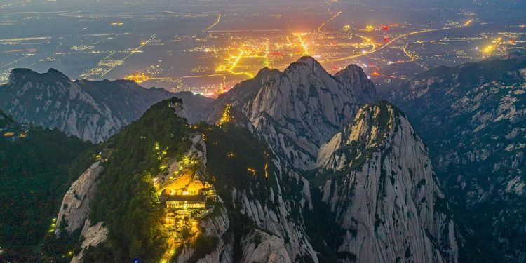 أخطر جبل في العالم يرحب بزواره