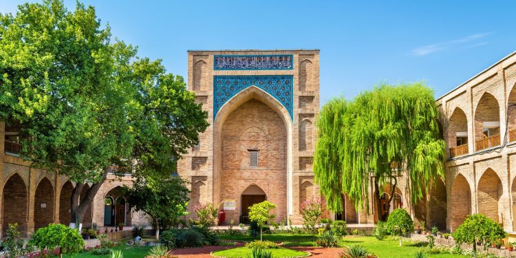 أزوبكستان الواثقة.. تمنح أي سائح 3 آلاف دولار في حال أصيب بكورونا