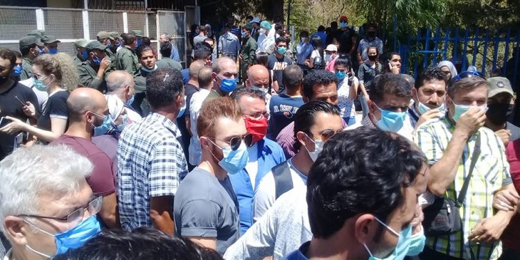 انسحاب الكادر الطبي من مركز الجلاء بدمشق بسبب السيول البشرية