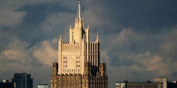 موسكو تدين الإتفاق الأمريكي مع قسد لسرقة النفط السوري