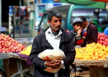 طعنه بقلبه لأنه تجاوز دوره أمام الفرن !