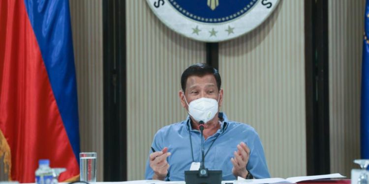 رئيس الفلبين: سأجرب اللقاح الروسي بنفسي