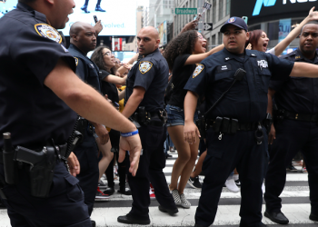 ويسكونسن الأمريكية تدخل دائرة الصراع المسلح