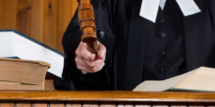 الوزن الزائد ينقذ هذا الرجل من السجن