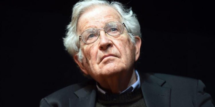 تشومسكي يدعو للقضاء على الثالوث الأخطر في العالم