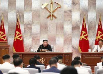 كيم جونغ أون يدعو لتعزيز الجهود و إصلاح أضرار الأعاصير