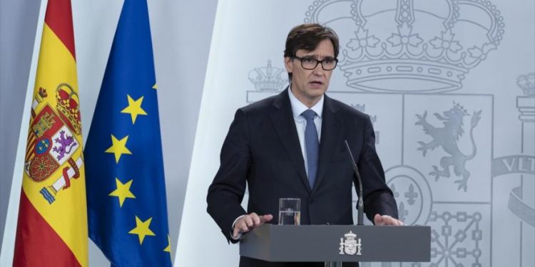 إسبانيا: ترامب ليس في وضع يسمح له بإعطاء دروس طبية