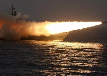 الدفاع الروسية تطالب بقصف السفن الغازية