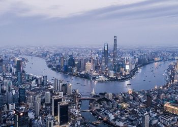 الصين تدعو أوروبا إلى التوحد ضد “القوى المتطرفة” الأمريكية