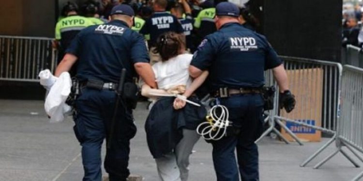 قضية تسميم ترامب.. اعتقال إمرأة مسؤولة عن إرسالها