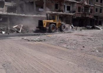 استمرار أعمال ترحيل الأنقاض من حي الحجر الأسود بدمشق