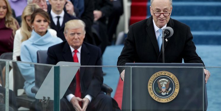 إدارة ترامب تسرق أموال رجال الأطفاء والأطباء