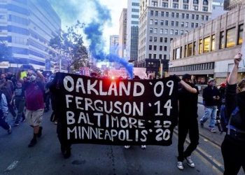 مظاهرة يفاجئ منظموها بغرامة سببها عمل الشرطة لساعات إضافية