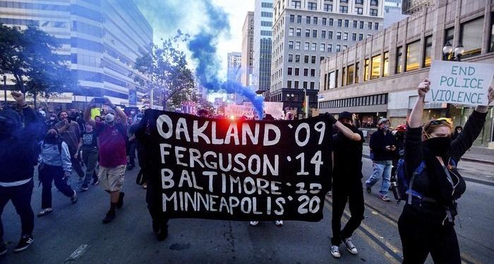 مظاهرة يفاجئ منظموها بغرامة سببها عمل الشرطة لساعات إضافية