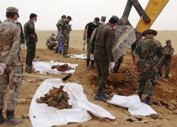 العثور على مقبرتين جماعيتين لجنود في الجيش السوري