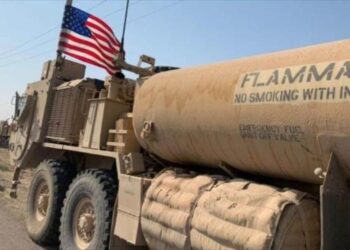 الولايات المتحدة تنقل 20 شاحنة نفطية من سوريا إلى العراق
