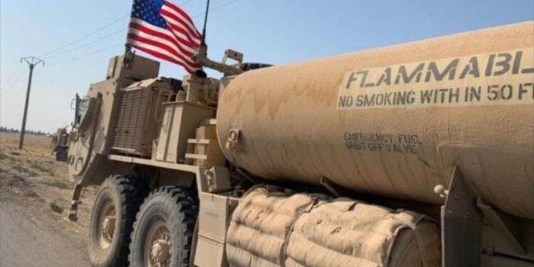 الولايات المتحدة تنقل 20 شاحنة نفطية من سوريا إلى العراق