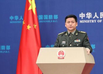 الدفاع الصينية تحث واشنطن على وقف التواصل العسكري مع تايوان