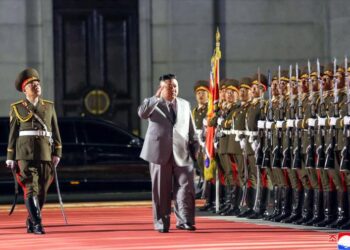 بعد تصميمها على تطوير الصواريخ.. بيونغ يانغ تعين قائداً جديداً للقوات المسلحة