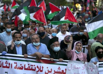 آلاف الفلسطينيين يدينون التطبيع الخليجي مع “إسرائيل”