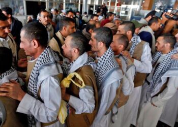 أنصار الله تفرج عن أميركيين مقابل 240 أسيراً يمنياً