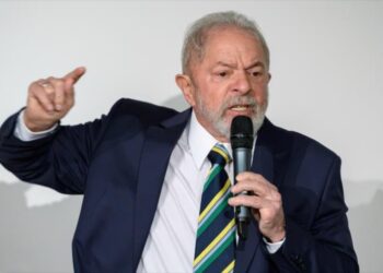 دا سيلفا يطالب بعزل بولسونارو لعدم شرائه اللقاح الصيني