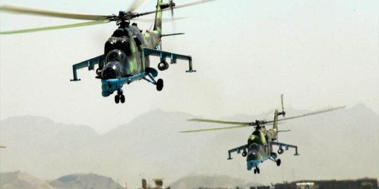مقتل 9 جنود أفغان في تصادم مروحيتين عسكريتين