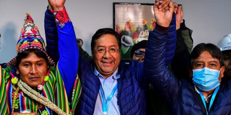 بوليفيا تنهي الفرز الانتخابي بفوز الإشتراكيين بنسبة 55%