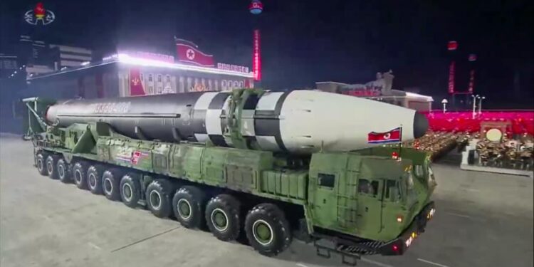 صاروخ كوري شمالي جديد.. يحمل رسالة لرئيس الولايات المتحدة القادم