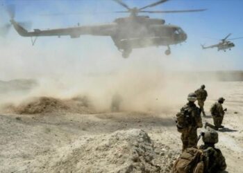 جنود يقتلون أسيراً أفغانياً مقيداً لعدم وجود مكان له في الطائرة