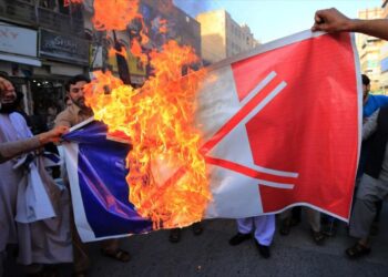 باكستان تستدعي السفير الفرنسي بسبب رهاب ماكرون من الإسلام