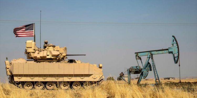 واشنطن ترسل قافلة كبيرة محملة بالأسلحة إلى منطقة نفطية سورية