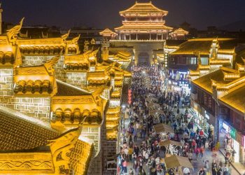 إضاءة سوق التراث الثقافي في ليلة شيانغيانغ