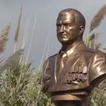 قاعدة حميميم العسكرية في سوريا تستضيف نصباً تذكارياً لطيار روسي