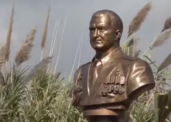 قاعدة حميميم العسكرية في سوريا تستضيف نصباً تذكارياً لطيار روسي