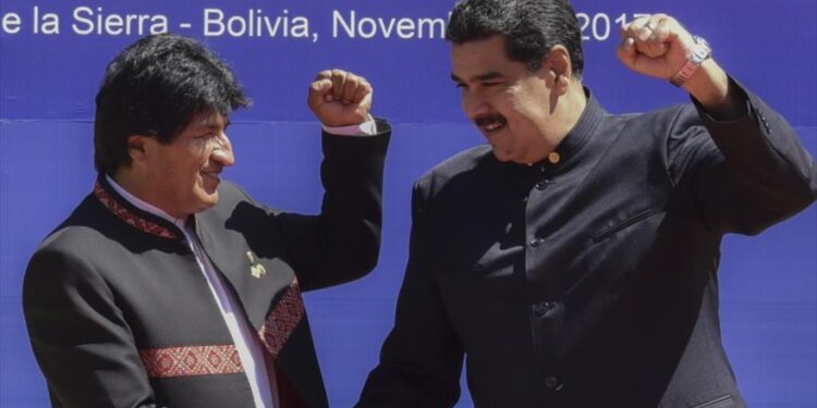 مادورو يحتفل بنهاية الديكتاتورية في بوليفيا وعودة إيفو