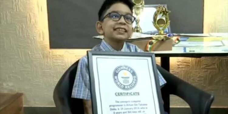 أصغر مبرمج كمبيوتر في العالم.. صبي عمره 6 سنوات فقط