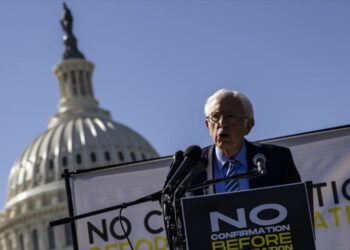 بيرني ساندرز: الحزب الجمهوري تحوّل إلى “طائفة”