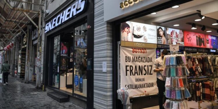 المزيد من الدول الإسلامية تنضم لمقاطعة المنتجات الفرنسية